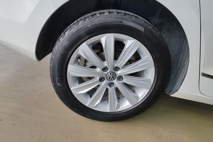 Used Volkswagen Bora 2017 1.6L Automatic Comfort Model Right Rear Wheel Hub