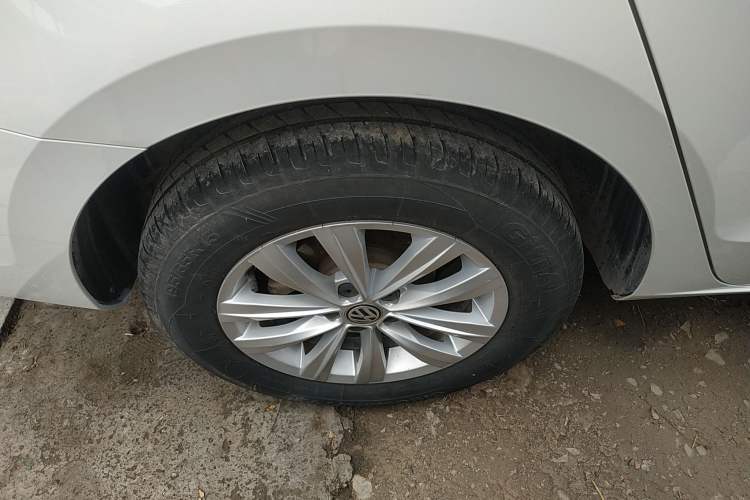 Used Volkswagen Bora 2017 1.6L Automatic Fashion Model Right Rear Wheel Hub