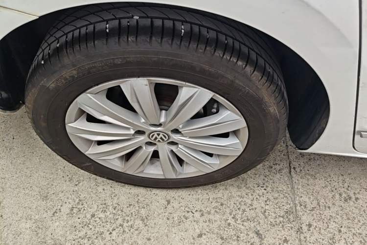 Used Volkswagen Bora 2017 1.6L Automatic Comfort Model Right Rear Wheel Hub