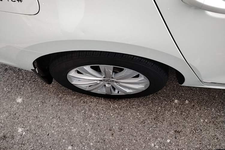 Used Volkswagen Bora 2017 1.6L Automatic Comfort Model Right Rear Wheel Hub