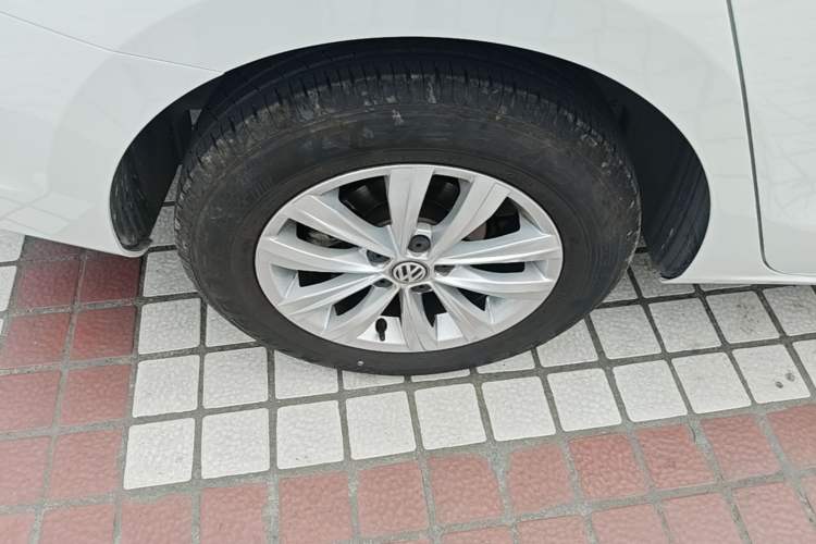 Used Volkswagen Bora 2017 1.6L Automatic Fashion Model Right Rear Wheel Hub