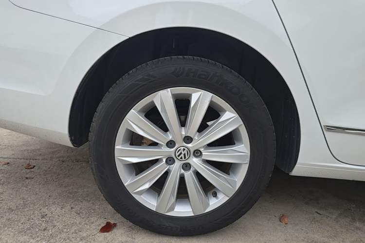 Used Volkswagen Bora 2017 1.6L Automatic Comfort Model Right Rear Wheel Hub