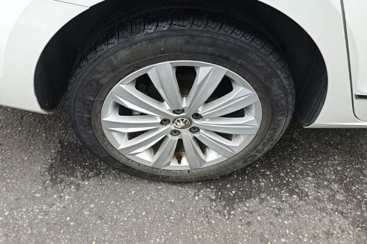 Used Volkswagen Bora 2017 1.6L Manual Comfort Model Right Rear Wheel Hub