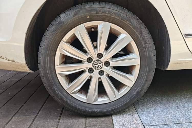 Used Volkswagen Bora 2017 1.6L Automatic Comfort Model Right Rear Wheel Hub
