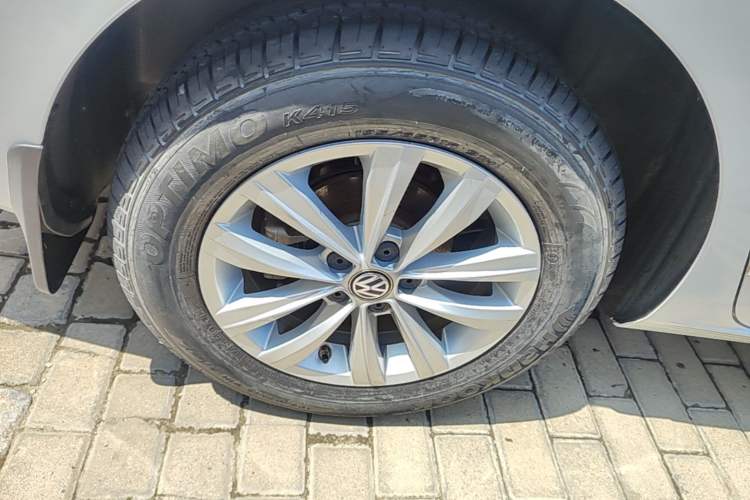 Used Volkswagen Bora 2017 1.6L Automatic Fashion Model Right Rear Wheel Hub