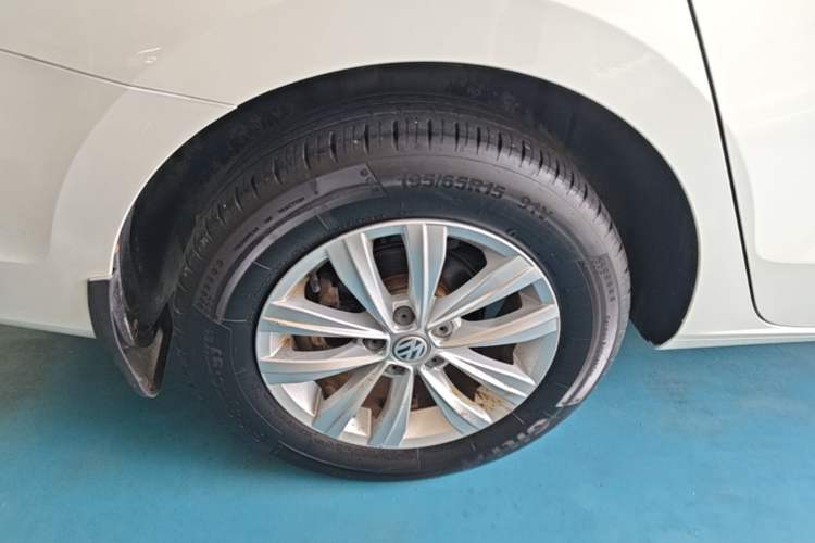 Used Volkswagen Bora 2017 1.6L Automatic Fashion Model Right Rear Wheel Hub