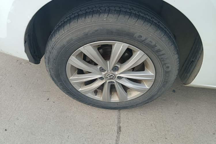 Used Volkswagen Bora 2017 1.6L Automatic Fashion Model Right Rear Wheel Hub