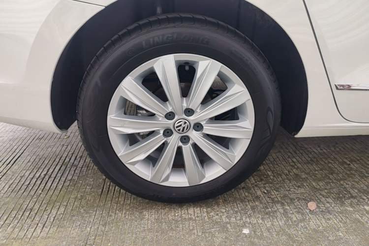 Used Volkswagen Bora 2017 1.6L Automatic Comfort Model Right Rear Wheel Hub