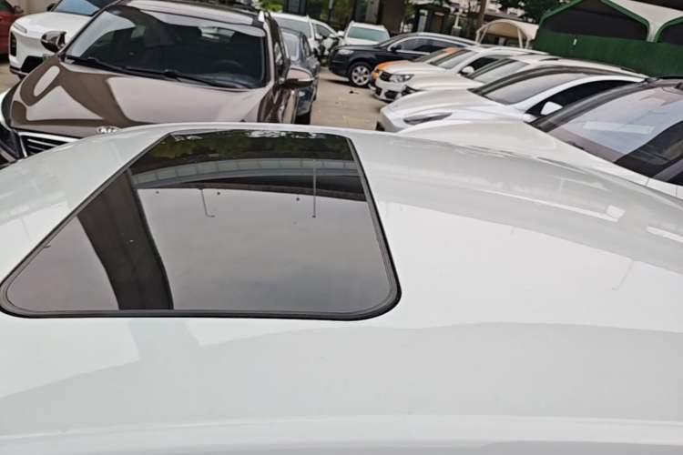 Used Volkswagen Bora 2017 1.6L Automatic Comfort Model Roof