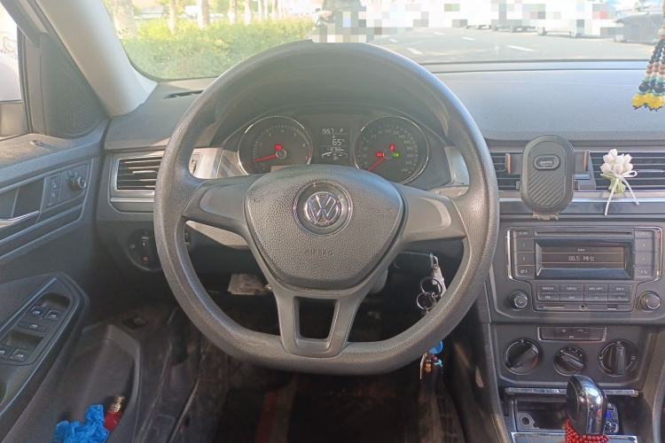 Used Volkswagen Bora 2017 1.6L Automatic Fashion Model Steering Wheel