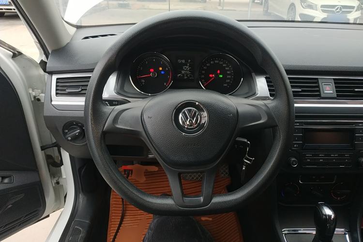 Used Volkswagen Bora 2017 1.6L Automatic Fashion Model Steering Wheel