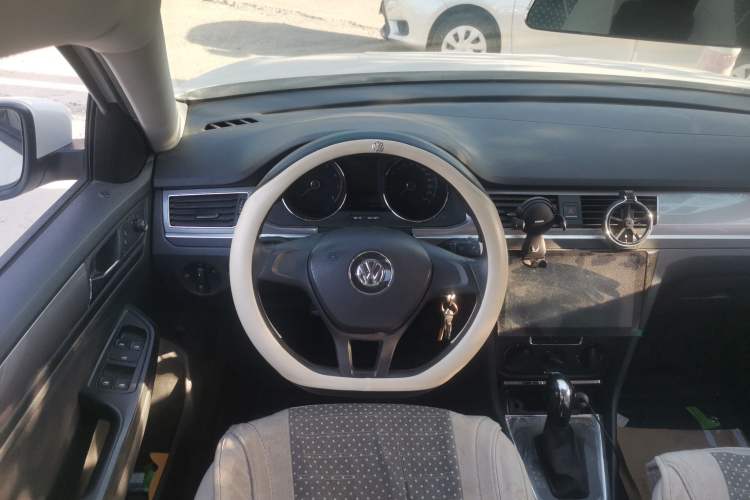 Used Volkswagen Bora 2017 1.6L Automatic Fashion Model Steering Wheel