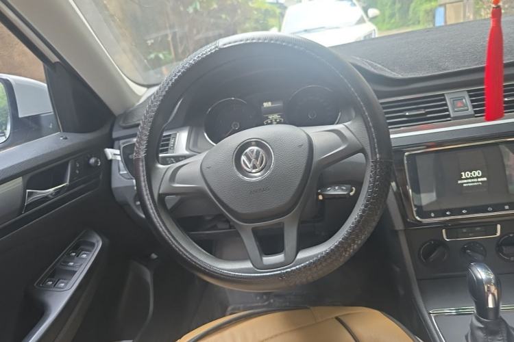 Used Volkswagen Bora 2017 1.6L Automatic Fashion Model Steering Wheel