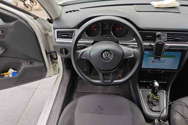 Used Volkswagen Bora 2017 1.6L Automatic Fashion Model Steering Wheel