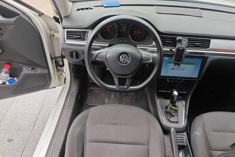 Used Volkswagen Bora 2017 1.6L Automatic Fashion Model Steering Wheel