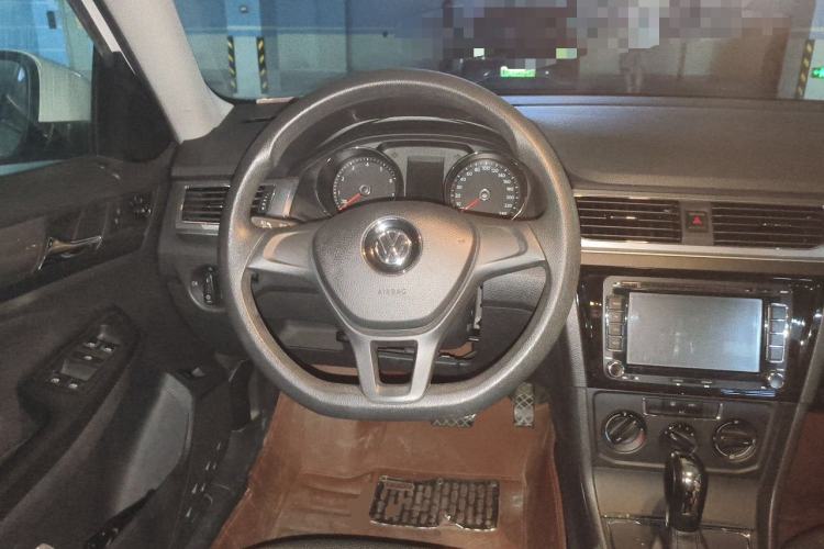 Used Volkswagen Bora 2017 1.6L Automatic Fashion Model Steering Wheel