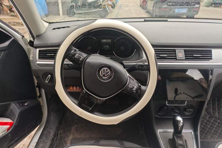 Used Volkswagen Bora 2017 1.6L Automatic Fashion Model Steering Wheel