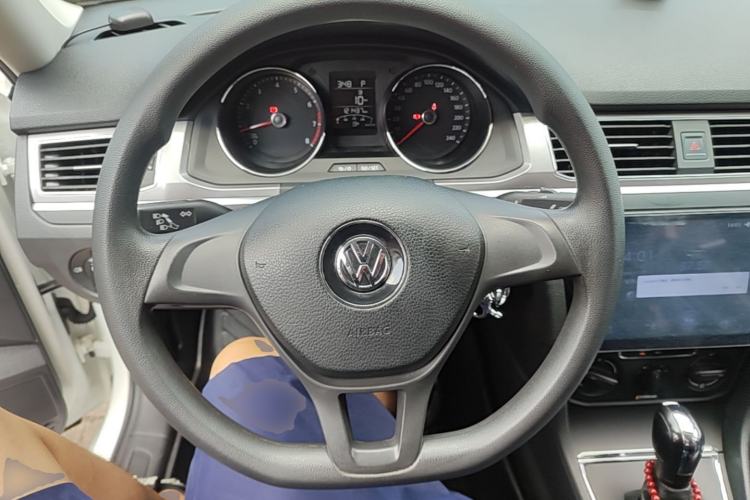 Used Volkswagen Bora 2017 1.6L Automatic Fashion Model Steering Wheel