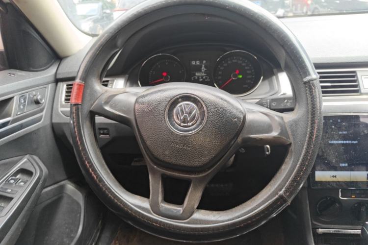 Used Volkswagen Bora 2017 1.6L Automatic Fashion Model Steering Wheel