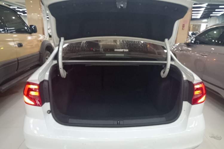 Used Volkswagen Bora 2017 1.6L Automatic Comfort Model Trunk