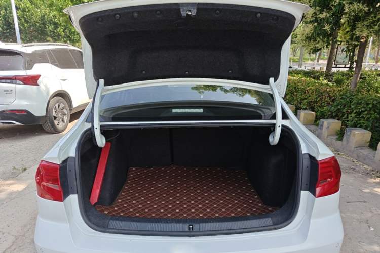Used Volkswagen Bora 2017 1.6L Automatic Comfort Model Trunk