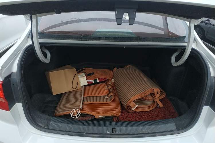 Used Volkswagen Bora 2017 1.6L Automatic Fashion Model Trunk