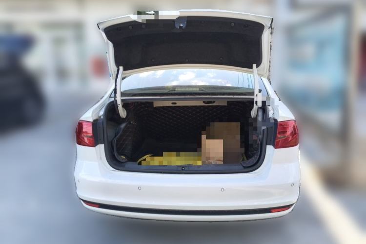 Used Volkswagen Bora 2017 1.6L Manual Fashion Model Trunk