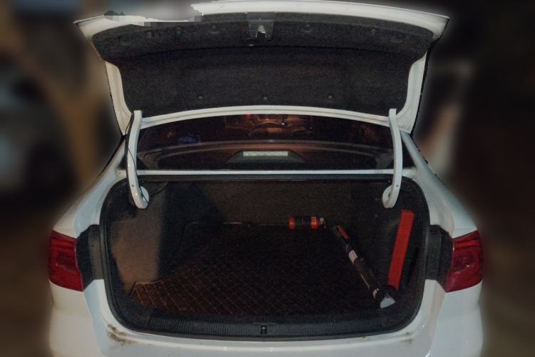 Used Volkswagen Bora 2017 1.6L Manual Fashion Model Trunk