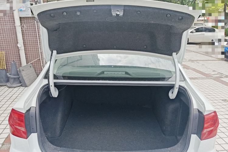 Used Volkswagen Bora 2017 1.6L Automatic Fashion Model Trunk