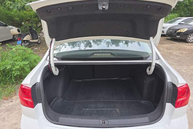 Used Volkswagen Bora 2017 1.6L Automatic Comfort Model Trunk