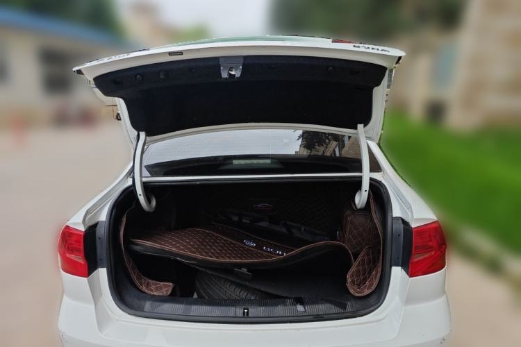 Used Volkswagen Bora 2017 1.6L Automatic Fashion Model Trunk