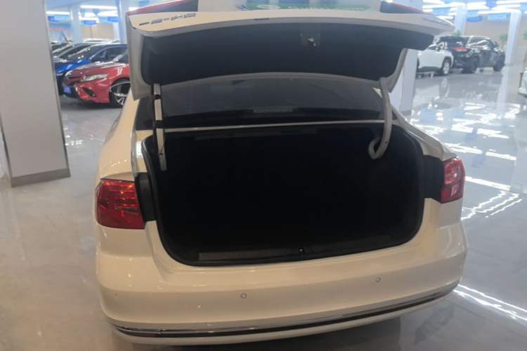 Used Volkswagen Bora 2017 1.6L Automatic Comfort Model Trunk