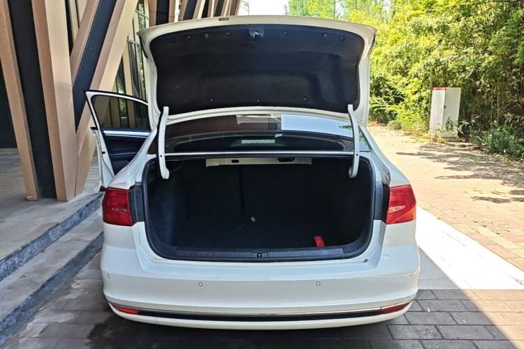 Used Volkswagen Bora 2017 1.6L Automatic Comfort Model Trunk