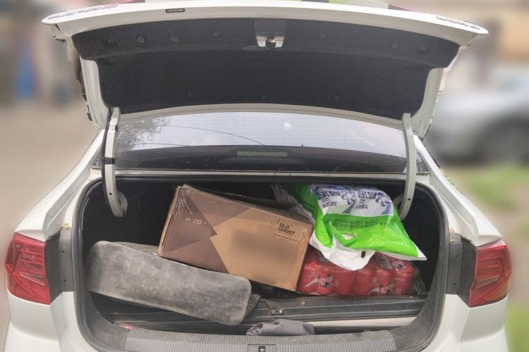 Used Volkswagen Bora 2017 1.6L Manual Fashion Model Trunk
