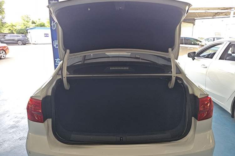 Used Volkswagen Bora 2017 1.6L Automatic Fashion Model Trunk