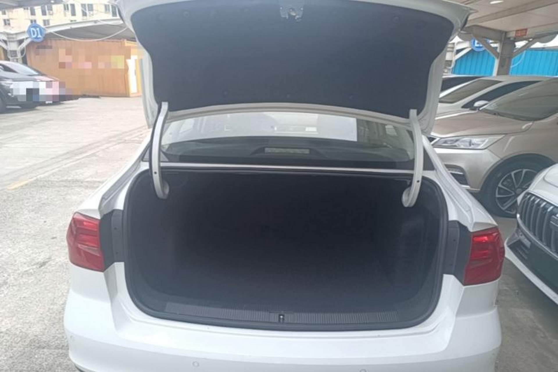 Used Volkswagen Bora 2017 1.6L Automatic Fashion Model Trunk