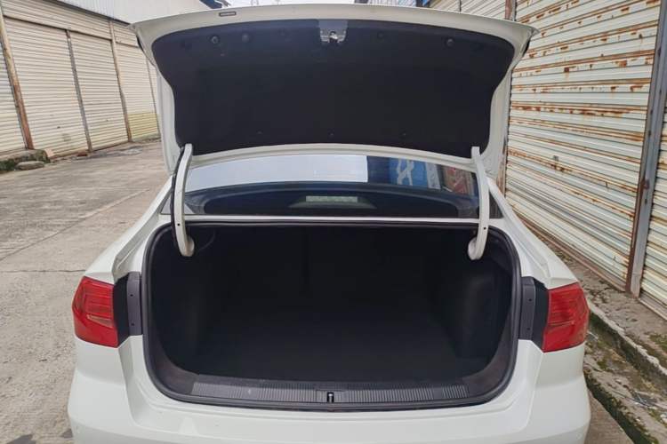 Used Volkswagen Bora 2017 1.6L Automatic Comfort Model Trunk