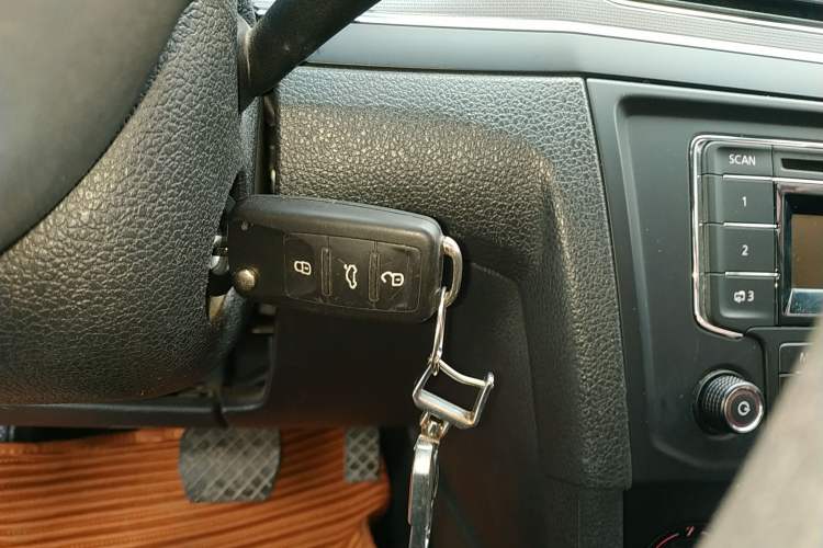 Used Volkswagen Bora 2017 1.6L Automatic Fashion Model Vehicle Key