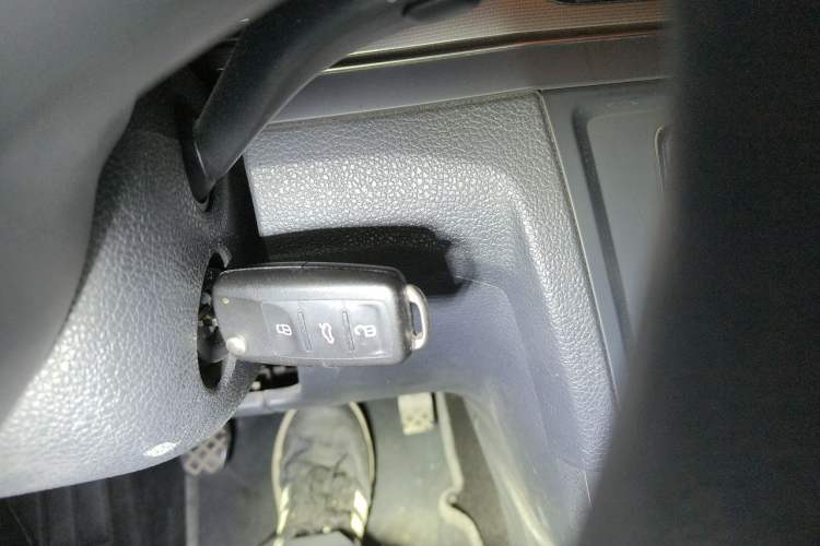 Used Volkswagen Bora 2017 1.6L Manual Fashion Model Vehicle Key