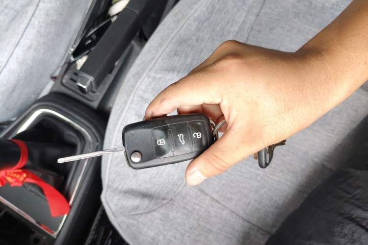 Used Volkswagen Bora 2017 1.6L Manual Fashion Model Vehicle Key
