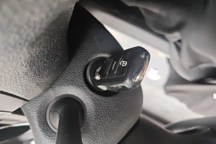 Used Volkswagen Bora 2017 1.6L Automatic Fashion Model Vehicle Key