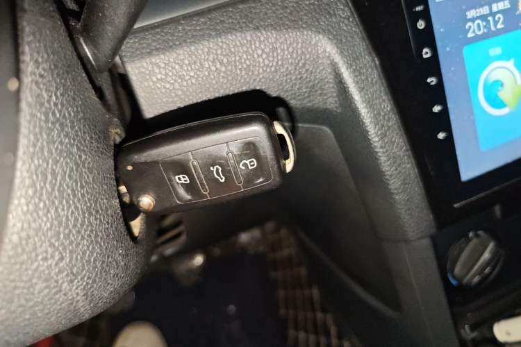 Used Volkswagen Bora 2017 1.6L Manual Fashion Model Vehicle Key