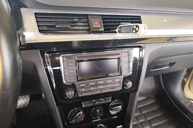 Used Volkswagen Bora 2017 1.6L Automatic Comfort Model Audio And AC Panel