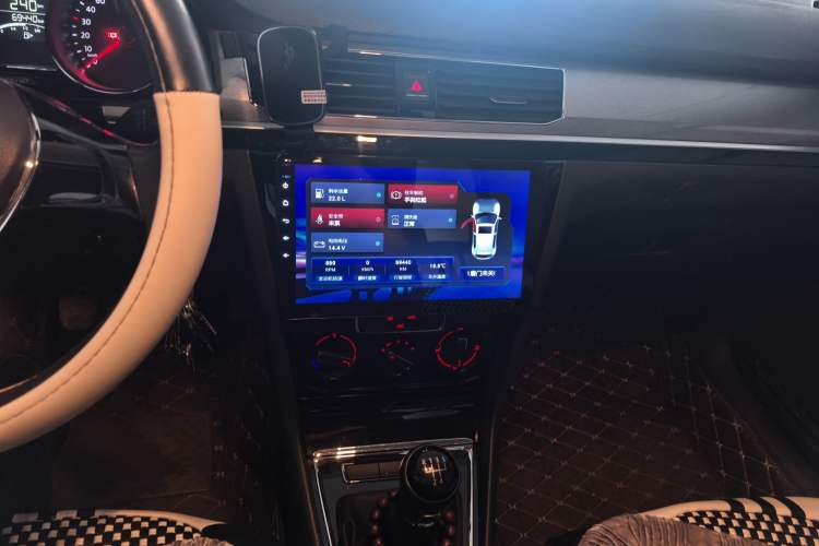 Used Volkswagen Bora 2017 1.6L Manual Comfort Model Audio And AC Panel