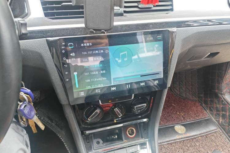 Used Volkswagen Bora 2017 1.6L Manual Comfort Model Audio And AC Panel