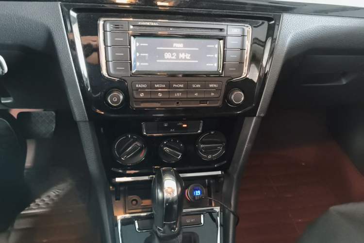 Used Volkswagen Bora 2017 1.6L Automatic Comfort Model Audio And AC Panel