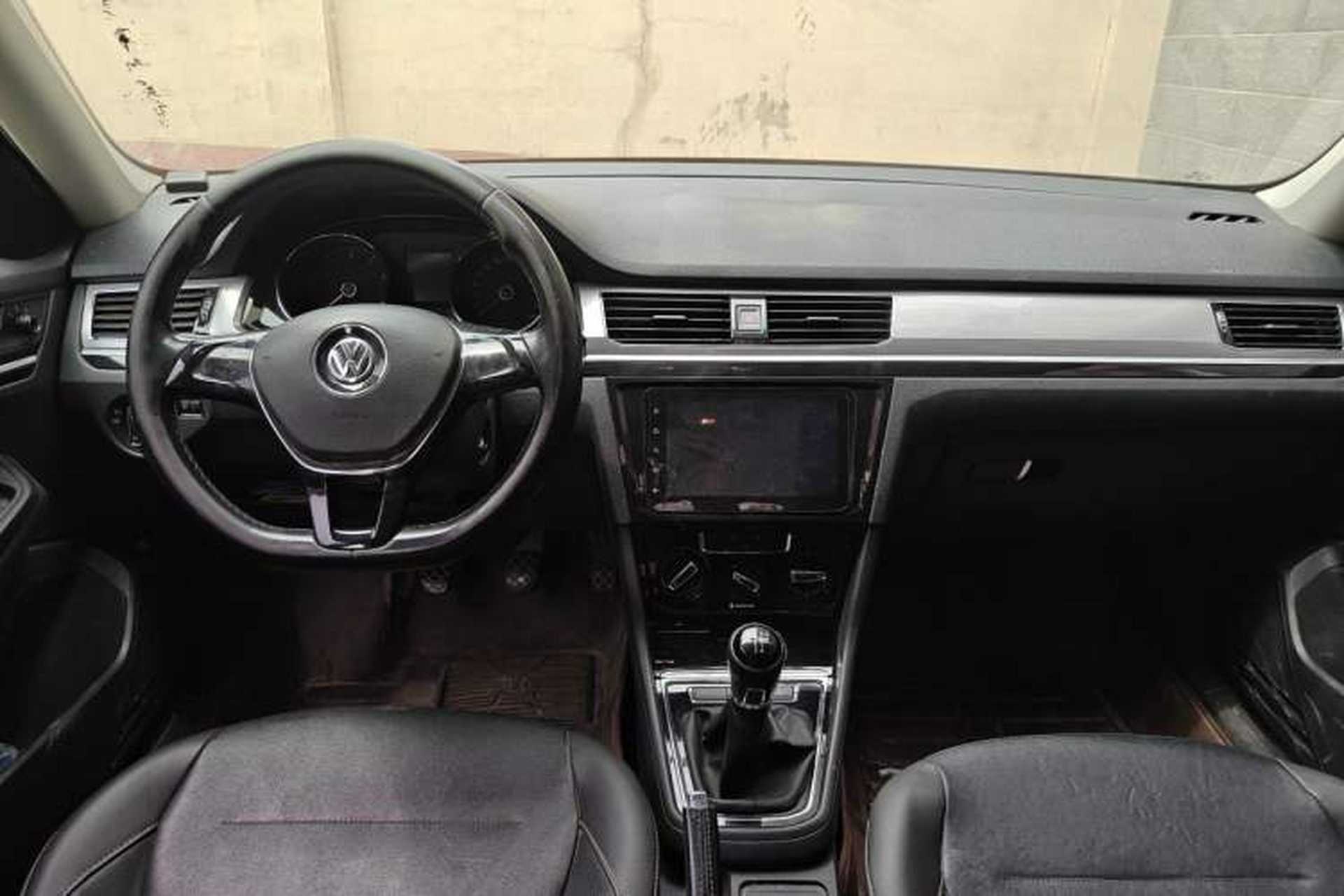 Used Volkswagen Bora 2017 1.6L Manual Comfort Model Center Console