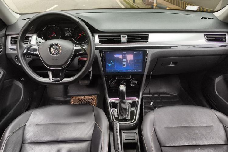 Used Volkswagen Bora 2017 1.6L Automatic Comfort Model Center Console