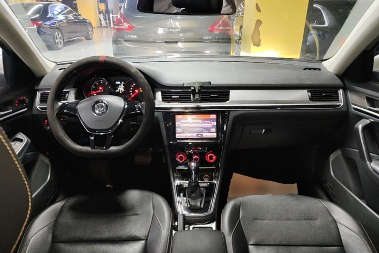 Used Volkswagen Bora 2017 1.6L Automatic Comfort Model Center Console