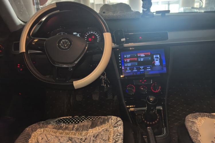 Used Volkswagen Bora 2017 1.6L Manual Comfort Model Center Console